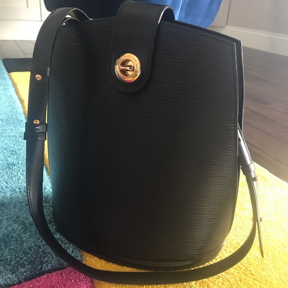 Louis Vuitton Epi Black Cluny Women’s shoulder bag